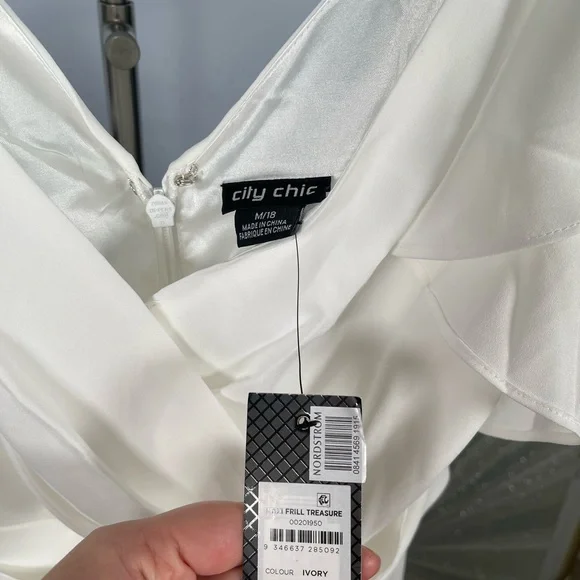 NWT City Chic White Ivory Frill Treasure Cold Shoulder Flutter Sleeve Maxi Sz 18 - Picture 8 of 9